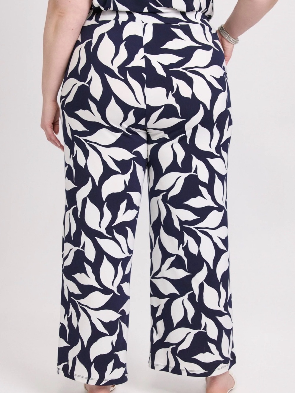 Laura- Leaf-Print Wide Leg Pants in Navy & White, NWT- XL - Picture 2 of 6